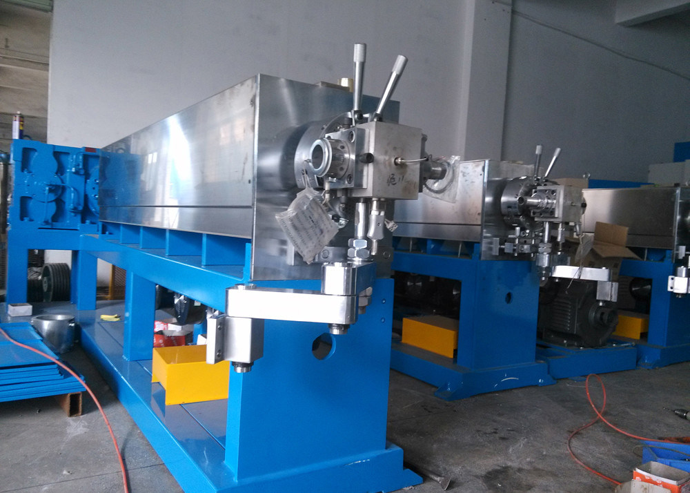 PVC Cable Extruder Machine , Wire Extruder Machine For 10 16 25 35 50 70 95